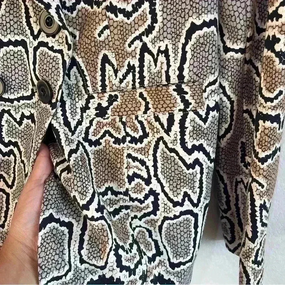 CAbi Women's Double Breasted Snake Print Business Casual Blazer Size 8‎ - Picture 12 of 16